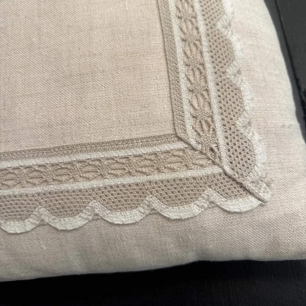 Light Beige Cotton Linen  CROCHET Lace Trim PILLOW RUFFLED EDGE EUC